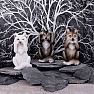 Figurenset von drei Weisen Wölfen
