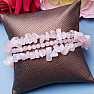 Luxuriöses elastisches Armband aus Perlen und geglätteten Rosenquarz