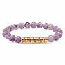 Ein Set aus vier Armbändern aus Amethyst, Rhodonit, Holzperlen und Metall