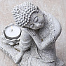 Buddha mit Kerzenständer graue Statuette