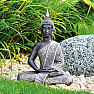 Buddha meditiert thailändische Statuette in silberner Robe