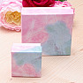 Geschenkbox aus rosa-blauem Papier für Ringe und Ohrringe 9,2 x 9,2 cm