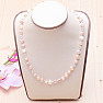 Luxuriöse Perlenkette aus bunten Perlen und Perlen im Swarovski-Stil